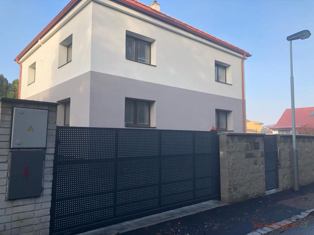 Nabízím místo/pokoj Dolní Chabry, , 12.000Kč/měsíc/(osobu)