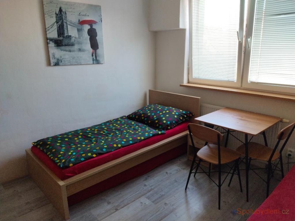 Nabízím místo/pokoj Zlín, , 4.200Kč/měsíc/(osobu)